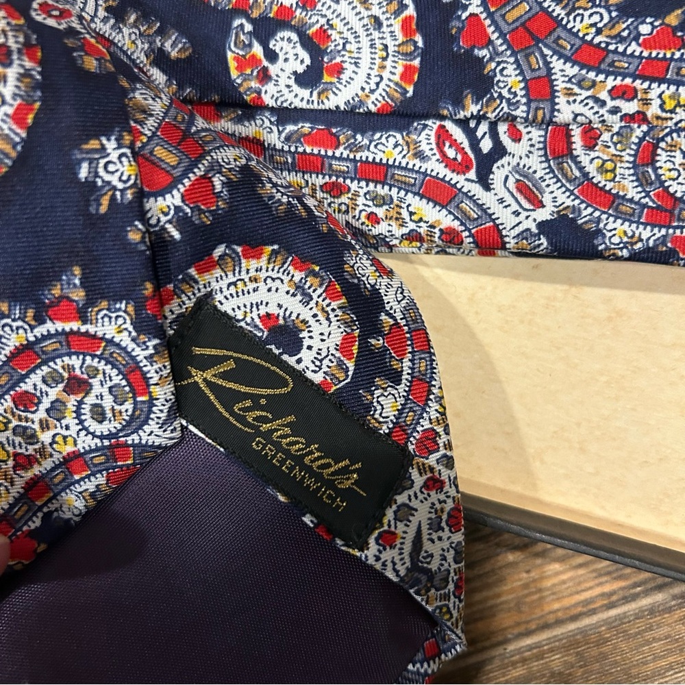Vintage John Comfort for Richard’s Greenwich Tie | Made in England | 100% Silk - Picture 5 of 11